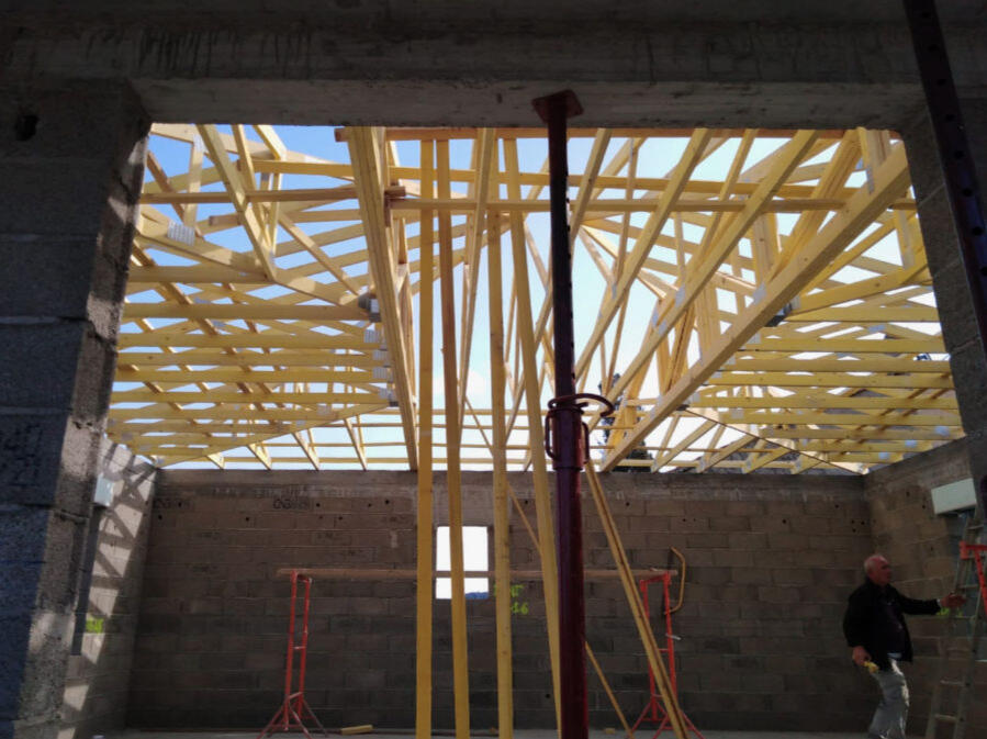 I Mestri, rénovation et surélévation charpente toiture de maison